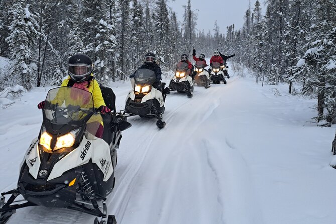 Yellowknife Winter 5 Days 4 Nights: Aurora and Day Activities - Daytime Activities: Ice Fishing and Snowmobiling